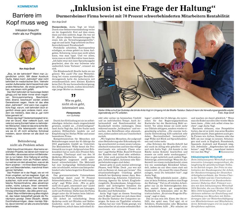 Das Bild zeit einen Artikel mit dem Titel "Inklusion ist eine Frage der Haltung" und handelt von der Firma QuikStep in Durmersheim. Auf der rechten Seite des Artikels ist ein Foto von zwei Personen, die an Computern arbeiten, zu sehen. Der Artikel beschäftigt sich mit der Inklusion und der Integration von Menschen mit Behinderungen in den Arbeitsmarkt.